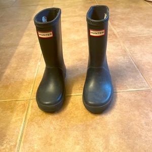 Blue boys Hunter rain boots. Good condition!